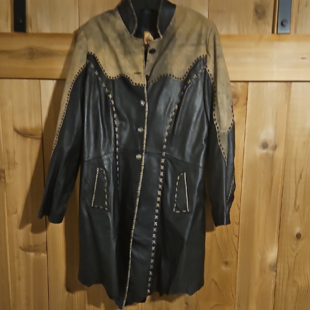 Elegant Black and Tan Genuine Leather Western Style Trench Jacket - Picture 4 of 11